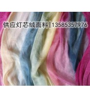 羽纱是以人丝为经，棉纱为纬交织而成的斜纹织物