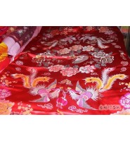 花软缎是我国传统的丝织品种，是由真丝经与有光人丝纬交织的提花织物